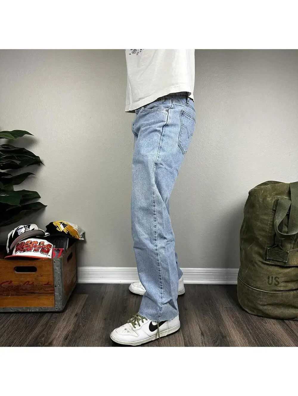 Vintage Levi’s 505 straight fit jeans light washed denim 90s orange tab jeans